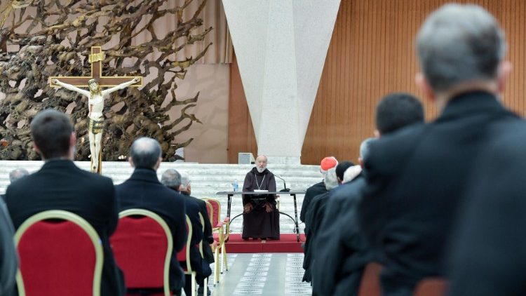 教宗府讲道神师坎塔拉梅萨枢机为圣座人员带领四旬期默想