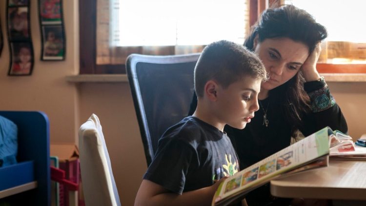 Covid: Save The Children,96 mila mamme hanno perso il lavoro