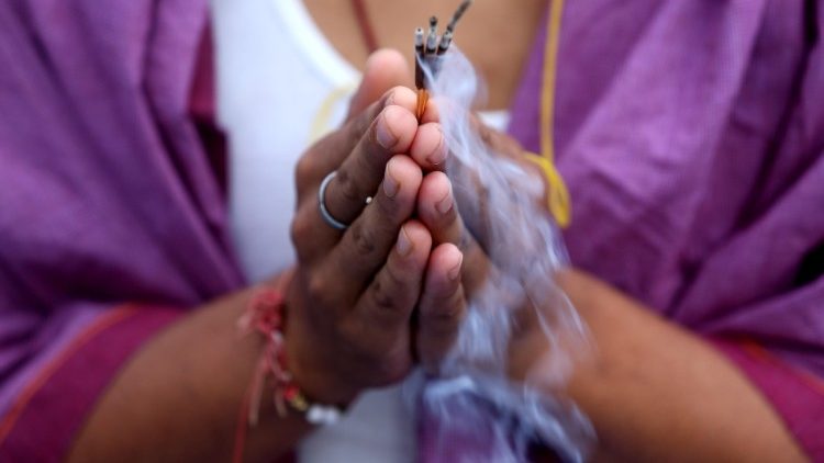 செபிக்கும் கரங்கள் 