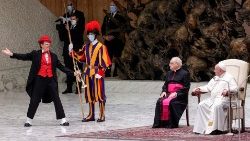 Zirkus-Einlage bei einer Generalaudienz von Papst Franziskus (Archivbild 2022)