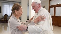 Encontro entre o Papa e Edith Bruck em 27/01/2022