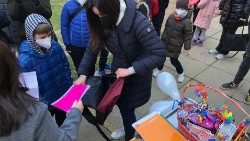 Італія: зустріч дітей, що прибули з України, в італійській школі, 7 березня 2022