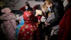 Người dân Ucraina di tản vì tình hình chiến sự 