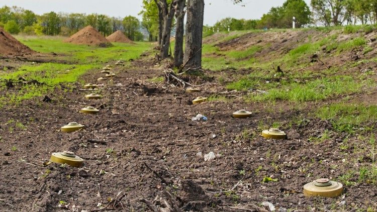 Minas colocadas por las fuerzas rusas en las afueras de Kharkiv, en Ucrania