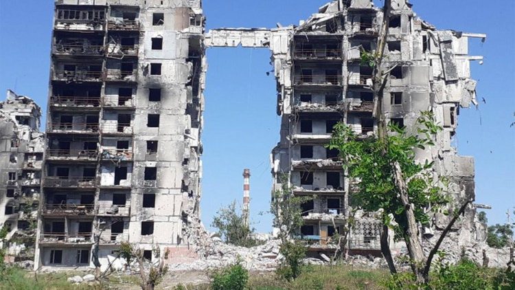 Foto de 7 de junho de 2022 mostra prédios destruídos em Mariupol. (ANSA/US COMUNE DI MARIUPOL)