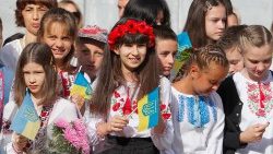 Школярі під час свята Першого дзвоника в Києві