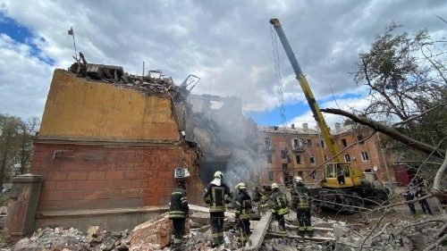 우크라이나, 폭격을 받아 허물어진 건물