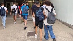 L'ingresso a scuola di alcuni studenti