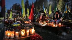 우크라이나 전사자를 추모하는 촛불