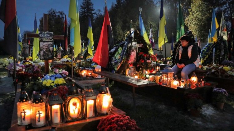 우크라이나 전사자를 추모하는 촛불