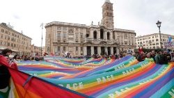 Manifestazione per la Pace: la testa del corteo di Roma arrivata a piazza San Giovanni