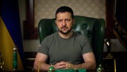 Ukrainian president Volodymyr Zelensky speaks via video link at the G20 Summit in Indonesia