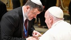 संत पापा ने विश्व यहूदी कांग्रेस (डब्ल्यूजेसी) के एक प्रतिनिधि से मिलते हुए
