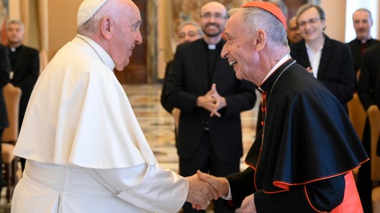 அனைத்துலக இறையியல் கழகத்தினருடன் திருத்தந்தை 