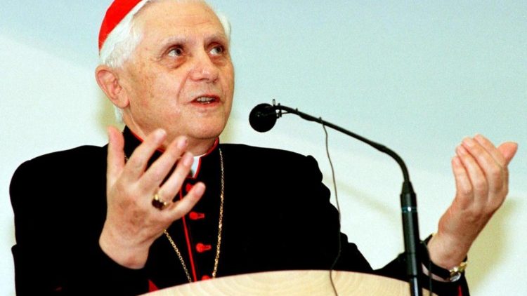 Als er Präfekt der Glaubenskongregation war. Kardinal Joseph Ratzinger am 29. Oktober 2000 bei einer Tagung in Polen.