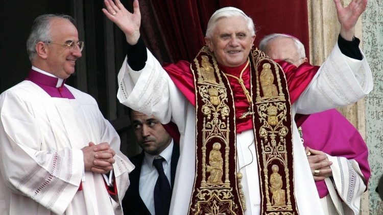 Papst Benedikt XVI., frisch gewählt 2005