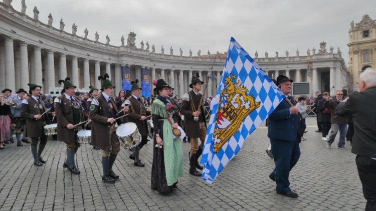 Eindrücke von der Trauerfeier für den emeritierten Papst aus Bayern