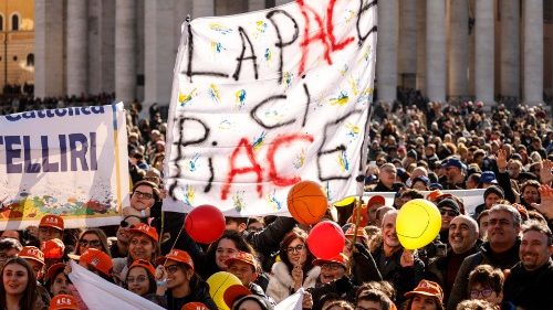 “La Pace in testa!”, la carovana dei ragazzi di Azione Cattolica all'Angelus del 28 gennaio