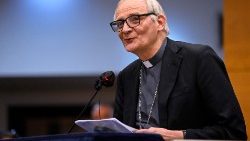 Kardinal Zuppi spricht im Interview mit SIR über das Pontifikatsjubiläum und den Krieg in der Ukraine.