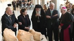 Fotogalerie z návratu a instalace fragmentů v aténském muzeu
