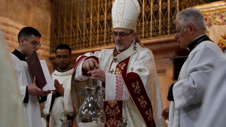 येरूसालेम के लैटिन प्राधिधर्माध्यक्ष, कार्डिनल पियरबत्तिस्ता पिज़्ज़ाबाल्ला ने येरूसालेम के होली सेपल्कर गिरजाघर में बंद दरवाज़ों के अंदर 