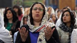 Koptinnen bei einem Gottesdienst in Kairo