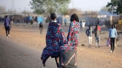 Fleeing violence in Sudan refugees flee to South Sudan