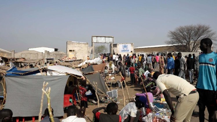 South Sudanese who fled Sudan wait at Renk transit camp