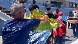 Grécia: ajuda a sobreviventes do naufrágio