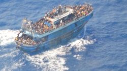  Anija e mbytur, e ngarkuar me emigratë.