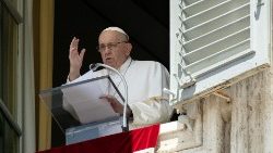 Il Papa, fermare la spirale di violenza in Terrasanta