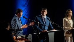 Debatte zwischen Kandidaten auf das Präsidentenamt - Marina Corina Machado (r), führende Oppositionspolitikerin, wurde unter Protest der Internationalen Gemeinschaft mit 15 Jahren Entzug des passiven Wahlrechts belegt