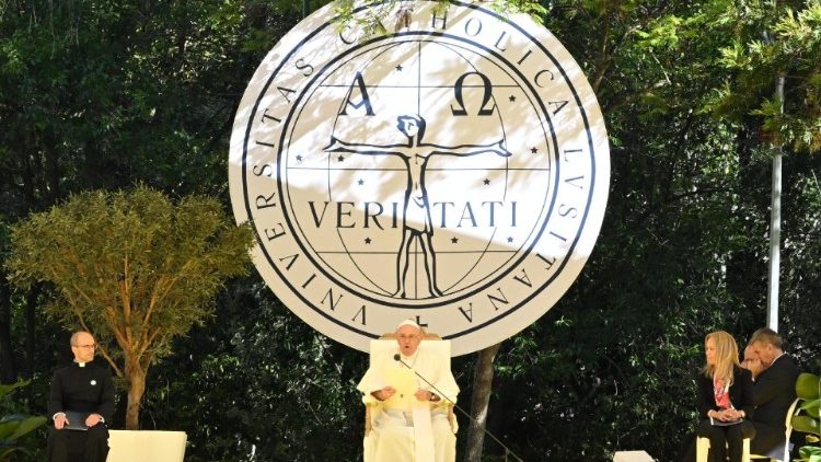 Papa Franjo pohvalio je govor Rektorice Katoličkog sveučilišta citirajući neke njezine riječi