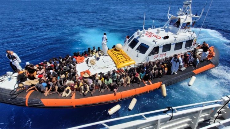 മെഡിറ്ററേനിയൻ കടലിലൂടെ അഭയാർത്ഥികളായെത്തുന്നവർ - ഫയൽ ചിത്രം