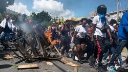 Haitians take to the streets to protest against insecurity
