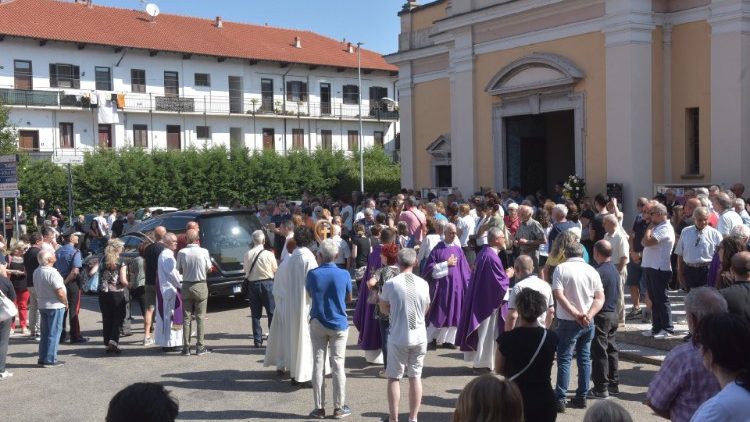 Lucos Re Sartu laidotuvės