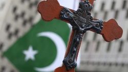 Mobilização dos cristãos em Faisalabad no protesto com as violências. (EPA/Shahzaib Akber)