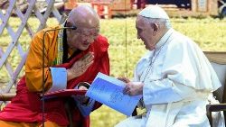 Papa Francesco in Mongolia, incontro Ecumenico e Interreligioso presso l�Hun Theatre
