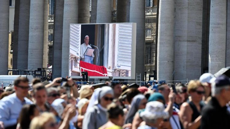 Паломники на площади Святого Петра