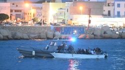 Migranten landen auf Lampedusa