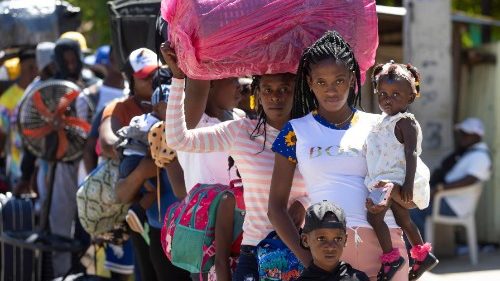Haití, se agrava la crisis humanitaria. Santo Domingo expulsa a mujeres y niños