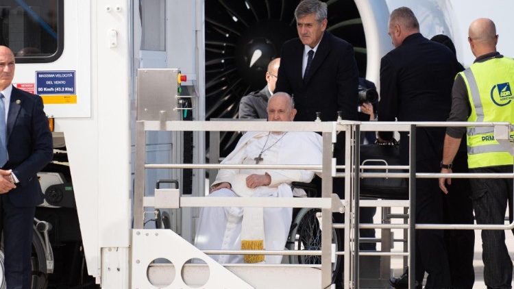 Zrakoplov ITA Airwaysa u 14 sati i 45 minuta poletio je iz rimske Međunarodne zračne luke „Leonardo da Vinci“ Fiumicino prema francuskom gradu 