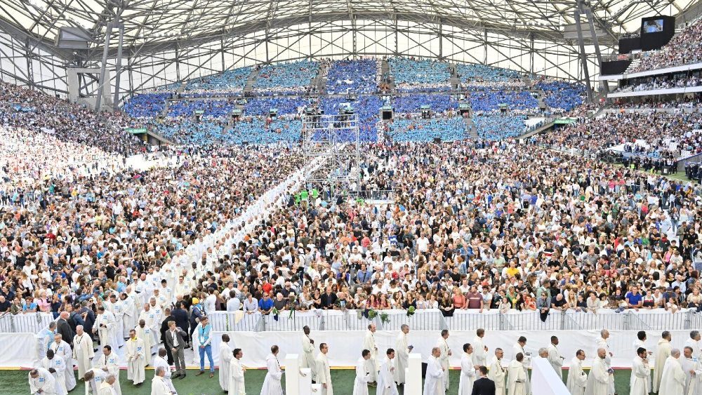 Papa u Marseilleu. Pedeset tisuća vjernika na misi na Stadionu Vélodrome