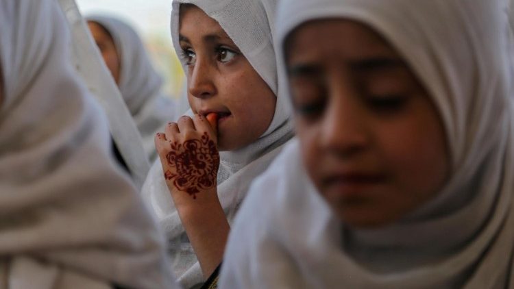 Österreich will Schülerinnen das Kopftuch verbieten, solange diese noch nicht religionsmündig sind.