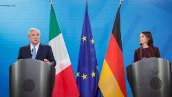 El ministro italiano de Asuntos Exteriores, Antonio Tajani, y su homóloga alemana, Annalena Baerbock, en una rueda de prensa en Berlín (ANSA)