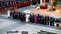 ख्रीस्तीय एकता वर्धक प्रार्थना सभा में, संत पापा फ्राँसिस और विभिन्न ख्रीस्तीय संप्रदायों के प्रमुख