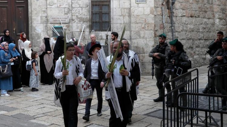 Izrael: rozgorzała debata publiczna po splunięciach na chrześcijan i kościoły
