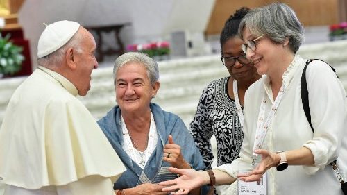 Papst: „Auf die Frauen hören“