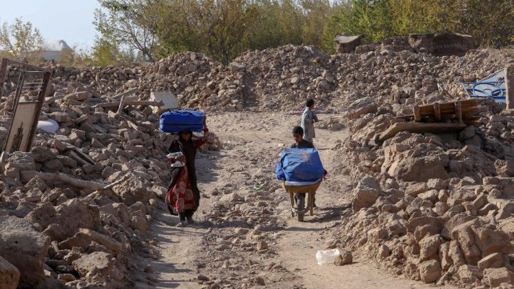 Nearly 3,000 killed following earthquakes in Herat, Afghanistan

