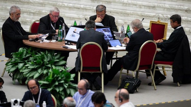 संत पापा पॉल षष्टम सभागार में धर्माध्यक्षीय धर्मसभा 